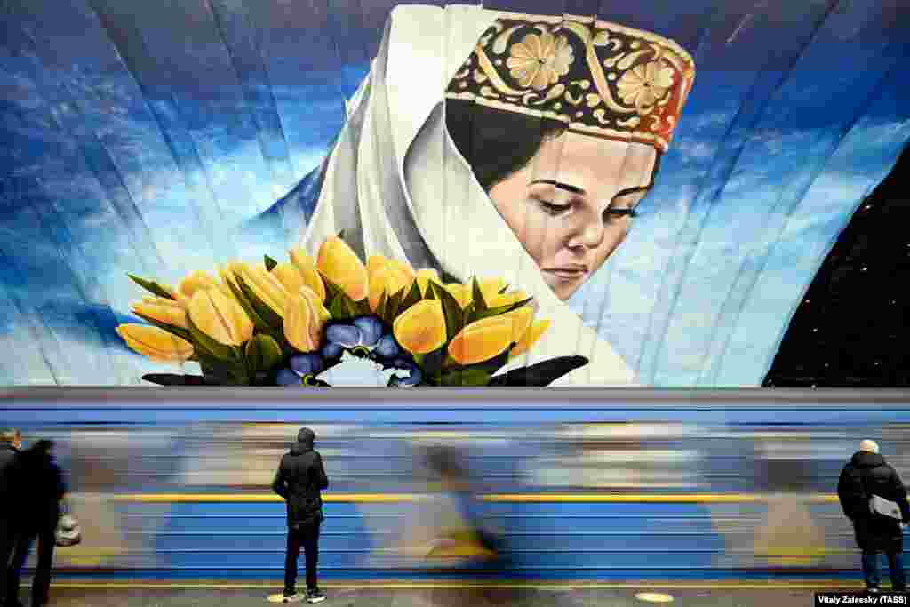 The Osokorky station of the Kyiv subway features a mural painted in 2018 as part of the More Than Us project by street artists from Ukraine, Switzerland, the United States, Brazil, Costa Rica, Spain, Belgium and Australia.