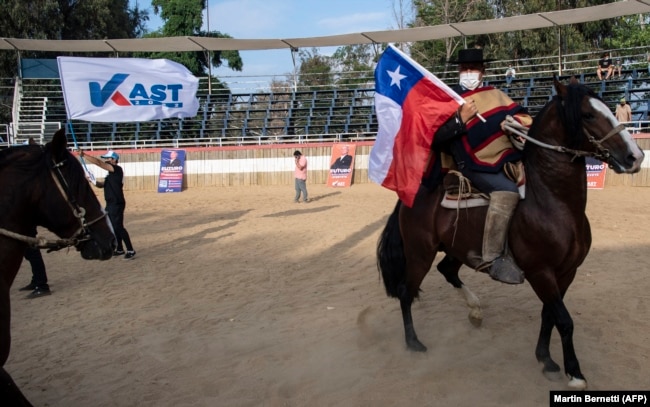 Сторонники Хосе Антонио Каста в 2021 году, во время его первой избирательной кампании