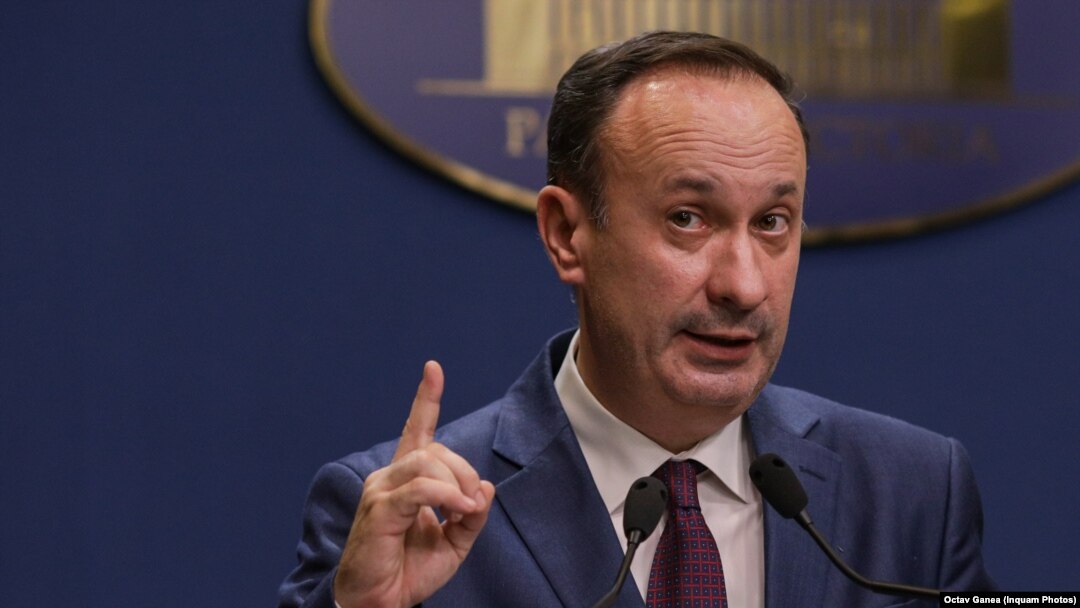 Ministrul de Finanțe s-a lăudat, în februarie, că plafonarea prețurilor pentru RCA se va realiza pentru șase luni. Afirmațiile din luna februarie nu s-au concretizat în decizii guvernamentale sau în Parlament. Imagine de arhivă cu Adrian Câciu.