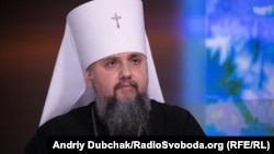 «Якщо не можете підняти свій голос проти агресії – хоч би допоможіть забрати тіла російських солдатів», – написав Епіфаній