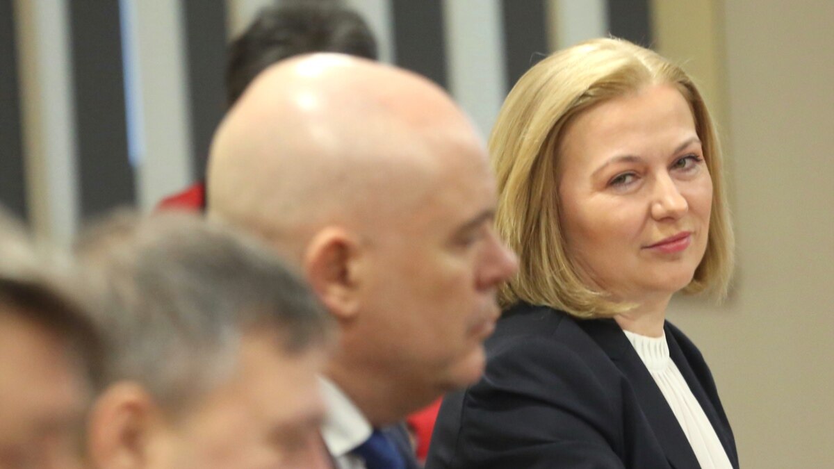 Министърката на правосъдието Надежда Йорданова казва, че подготвя искане за