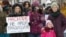 Участницы митинга противников закона о декриминализации семейных побоев