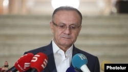 Armenia - Opposition leader and former Defense Minister Seyran Ohanian speaks to journalists, December 17, 2021.