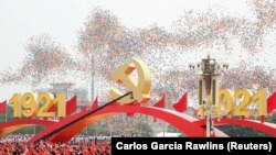A Kínai Kommunista Párt centenáriumi ünnepsége a pekingi Tienanmen téren, 2021. július 1-jén