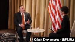 АКШнын мамлекеттик катчысы Майк Помпео «Азаттыктын» казак кызматынын журналистинин суроолоруна жооп берип жатат. 2-февраль, 2020-жыл. 