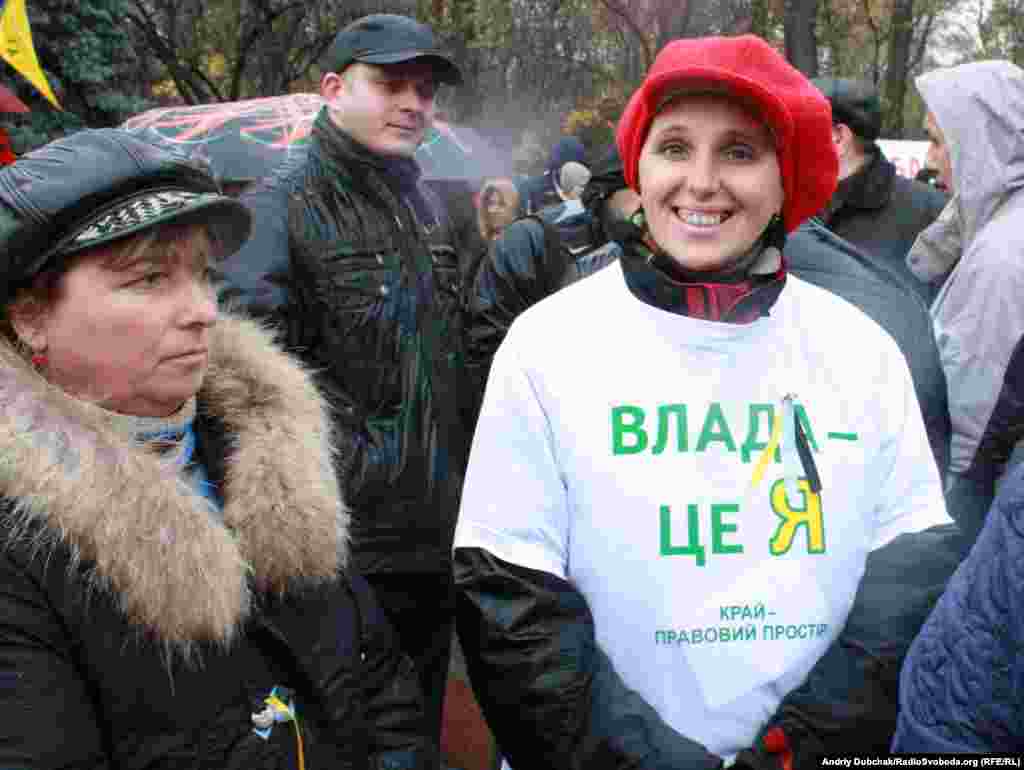 Близько 2 тисяч підприємців зібрались біля будинку Верховної Ради з вимогою не допустити ухвалення Податкового кодексу. 