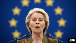 Președinta Comisiei Europene, Ursula von der Leyen, ține un discurs la Parlamentul European din Strasbourg, Franța, pe 29 aprilie 2026. 