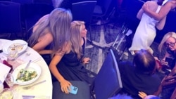 Атыс естілген кезде тығылған қонақтар.