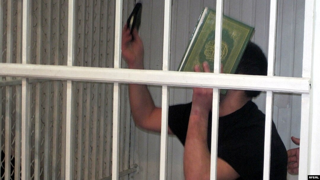 Адвокат опасается, что к его подащитному может применяться психологическое и физическое насилие с целью принуждения его к даче признательных показаний