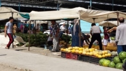 Maryda ençeme bazar ýapyklygyna galýan mahaly, Baýramalynyň bazarynda rugsatsyz söwda edýän satyjylar köpelýär