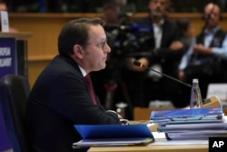 Aleșii europeni, nesatisfăcuți de răspunsurile comisarului propus pentru sănătate. Oliver Varhelyi, i-au mai pus întrebări în scris. Evaluarea răspunsurilor sale a dus la amânarea unei decizii despre nominalizarea lui.