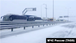 Снегопад на Керченском мосту. 19 февраля 2021 года