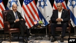 U.S. President Joe Biden (left) joins Israeli Prime Minister Benjamin Netanyahu
for a meeting of the Israeli war cabinet in Tel Aviv on October 18, 2023.