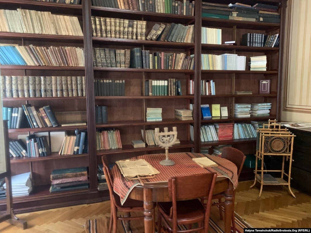 Бібліотека Михайла Грушевського в музеї у Львові