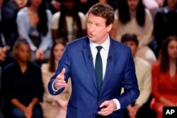 یانیک ژادو سناتور فرانسوی