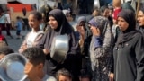 AFP - NUSEIRAT - GAZA - PALESTINIAN TERRITORIES - Gazans banging on their empty pots