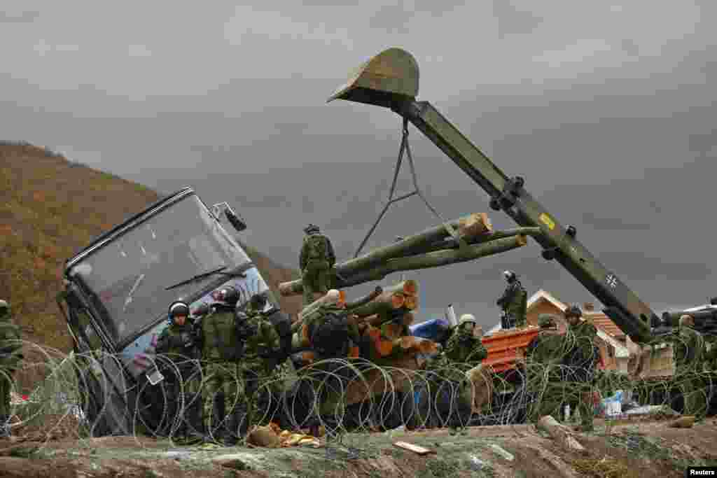 Kosovo - Njemačke snage KFOR-a u Jagnjenici, 05.12.2011. Foto: Reuters / Đorđe Kojadinović