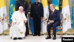 Pope Francis (left) speaks with Kazakh President Qasym-Zhomart Toqaev in Nur-Sultan on September 13. 