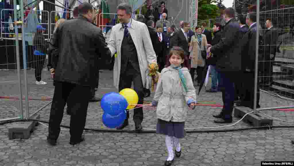 România și ambasadorul ei Marius Lazurca, ne sînt alături...