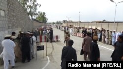 В Пакистане на многих избирательных участках выстраивались длинные очереди, 11 мая 2013 г. 