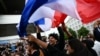 Reagimi i njerëzve në Paris pas rezultatit të zgjedhjeve parlamentare në Francë, 7 korrik 2024.