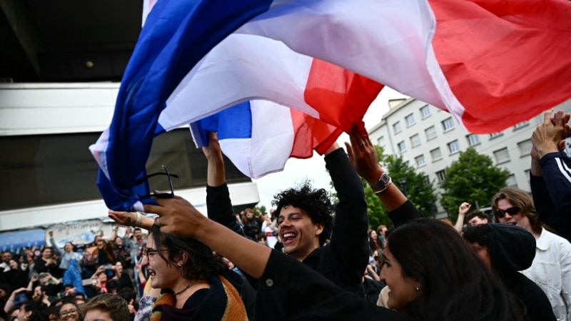 Шайлоодогу күтүүсүз жыйынтык: Франция саясий туңгуюкка кептелдиби?