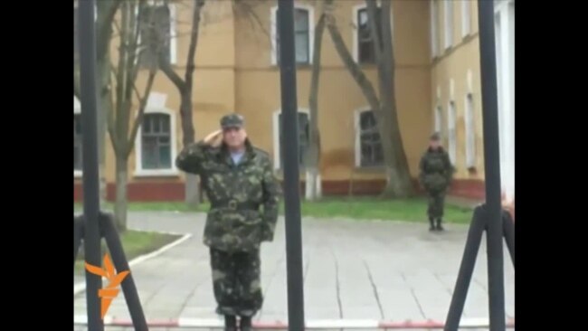 Вспоминаем, как это было: симферопольские женщины поддержали украинских военных (видео) Вспоминаем, как это было: симферопольские женщины поддержали украинских военных (видео)