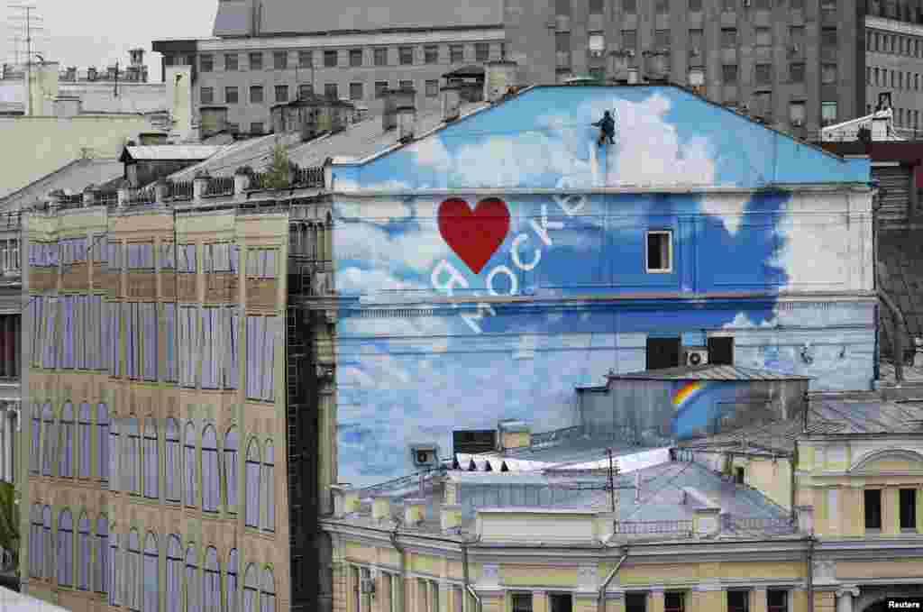 "Iubesc Moscova" - inscripţie pe o casă în renovare din centrul capitalei ruse.