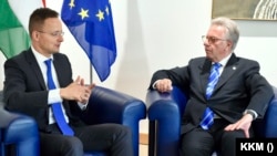 Szijjártó Péter külügyminiszter és Gianni Buquicchio, a Velencei Bizottság elnöke beszélget Strasbourgban 2018. június 18-án