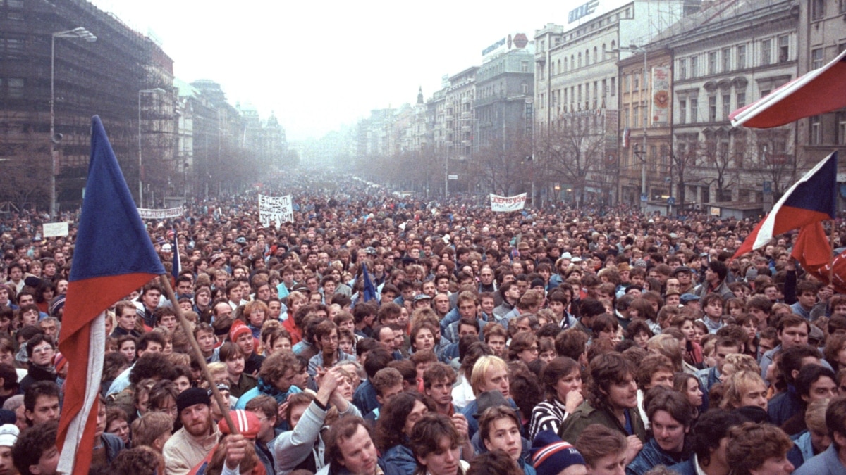 Бархатная революция 1989. Бархатная революция. Бархатная революция в восточной европе чехословакий. Бархатная революция в чехословакии. Чехословакия 1989.