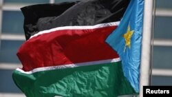 Флаг Южного Судана у штаб-квартиры ООН в Нью-Йорке. Иллюстративное фото.