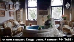 Комната в доме в коттеджном поселке "Новые Вешки", где 30 марта забаррикадировался Владимир Барданов и открыл стрельбу по сотрудникам силовых структур