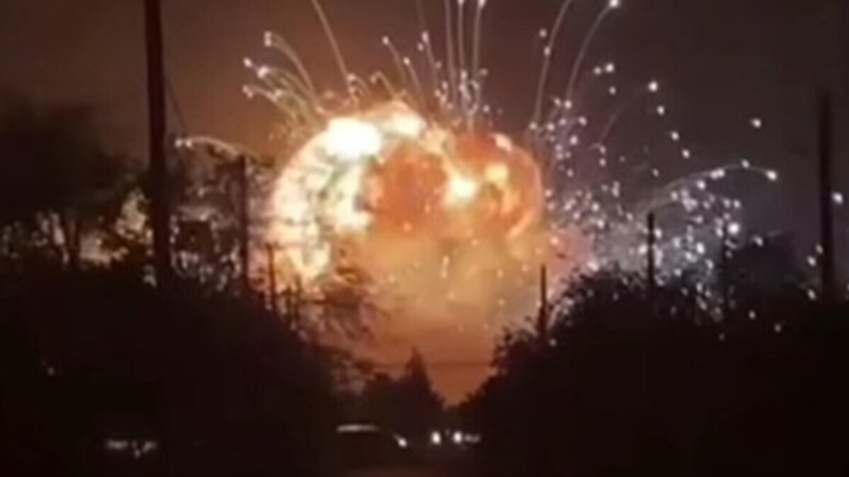 Glsdb himars. Ракетная атака. Ракетная атака в небе. Атака ракет тверская область. Атака ракет тверская область.