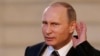 Путин прислушивается к вопросу после переговоров в Париже по украинской проблеме с Меркель, Олландом и Порошенко. 2 октября 2015 года. 