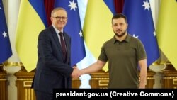 Президент України Володимир Зеленський і прем’єр-міністр Австралії Ентоні Албенізі (ліворуч). Київ, 3 липня 2022 року