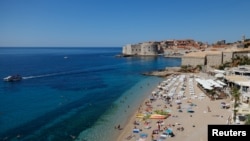 A Dubrovnik melletti Banje strand 2020. július 28-án