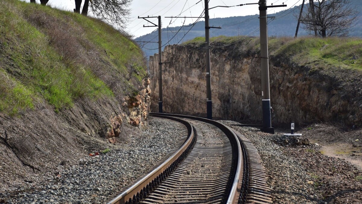 В окупованому Криму назвали причину пошкодження залізниці