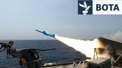 Pamje nga lansimi i një rakete iraniane gjatë stërvitjeve ushtarake të kryera në një lokacion në Iran.