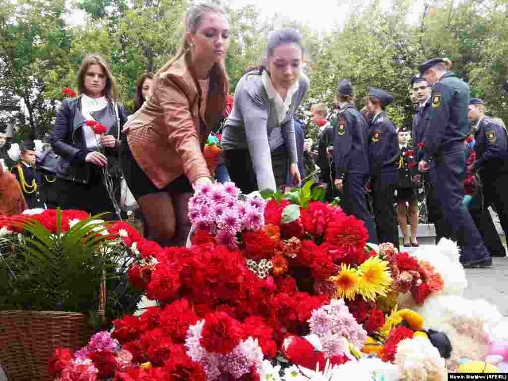 Акция памяти у &quot;Театрального центра на Дубровке&quot; &nbsp;03.09.2014