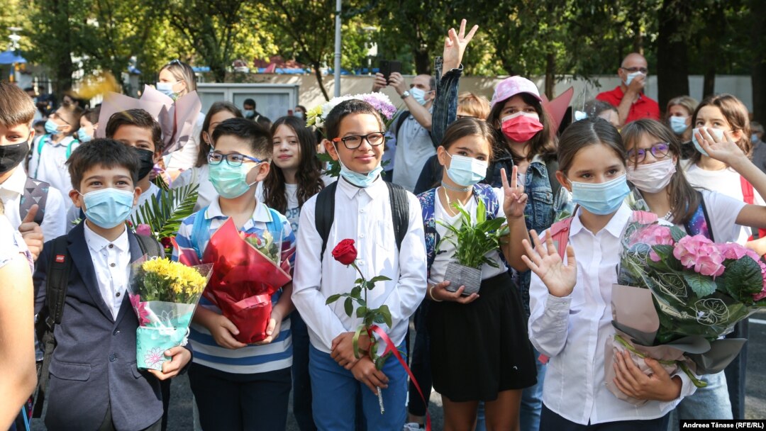 486 de copii erau internați, miercuri, în spitale, cu Covid. 35 dintre aceștia în stare gravă, la terapie intensivă. (Imagine generică de la începerea anului școlar)