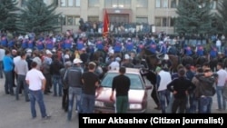 Митинг в Караколе. 7 октября 2013 года.