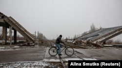 The eastern Ukrainian city of Pokrovsk has been largely emptied of civilians as Russian forces have approached. It's unclear whether Russia intends to assault the city or simply bypass it. 