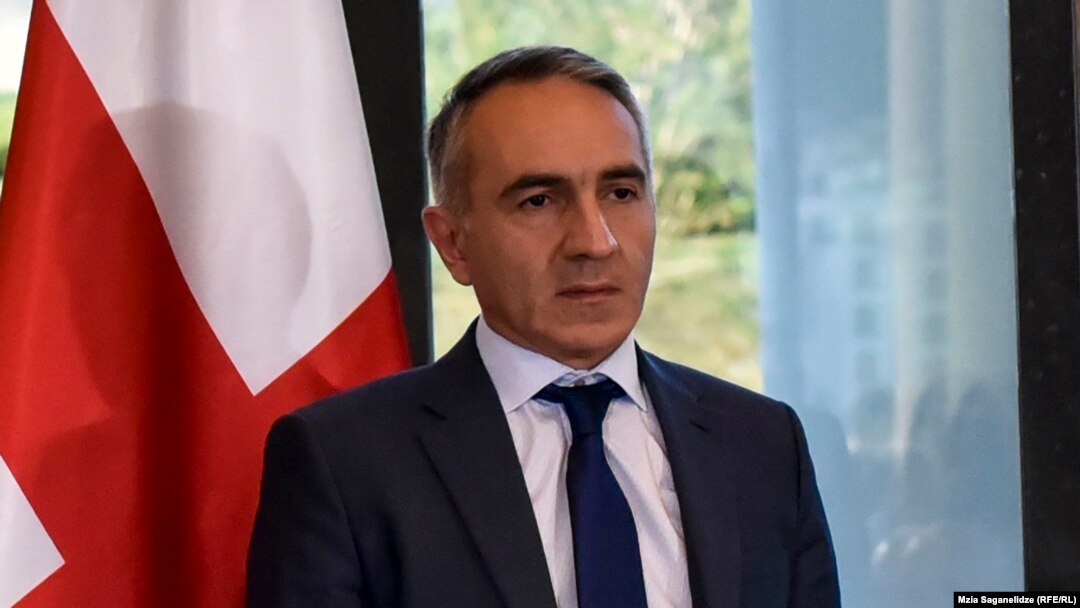 Глава Минобразования Михаил Батиашвили, объявляя об увольнениях, не стал вдаваться в подробности
