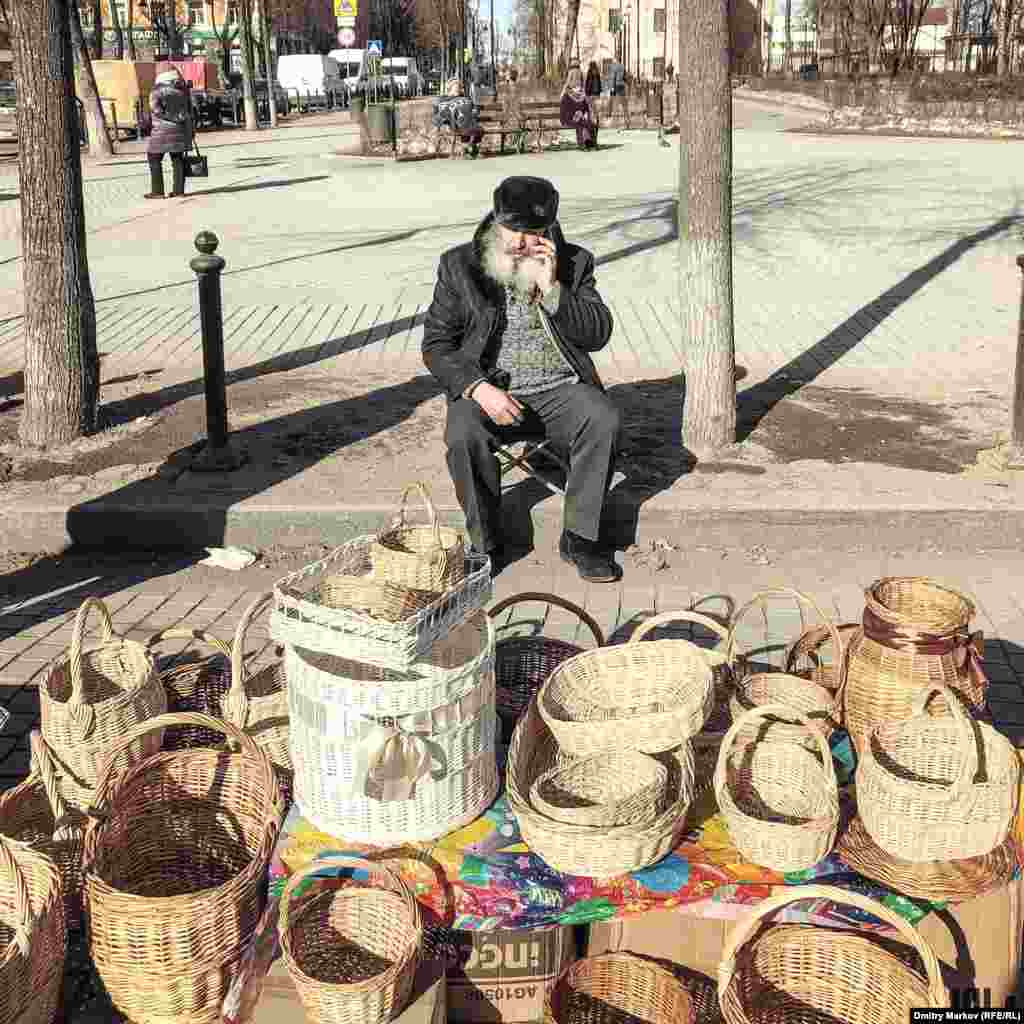 A basket seller in the town center. Photographer Dmitry Markov says most people he spoke to were Putin supporters.&nbsp;