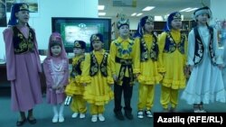 Омски балалары Тукай әсәрләрен башкара