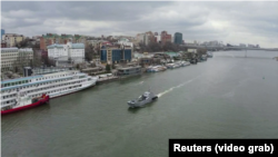 Российский катер класса «Серна» через Ростов-на-Дону направляется в Азовское море