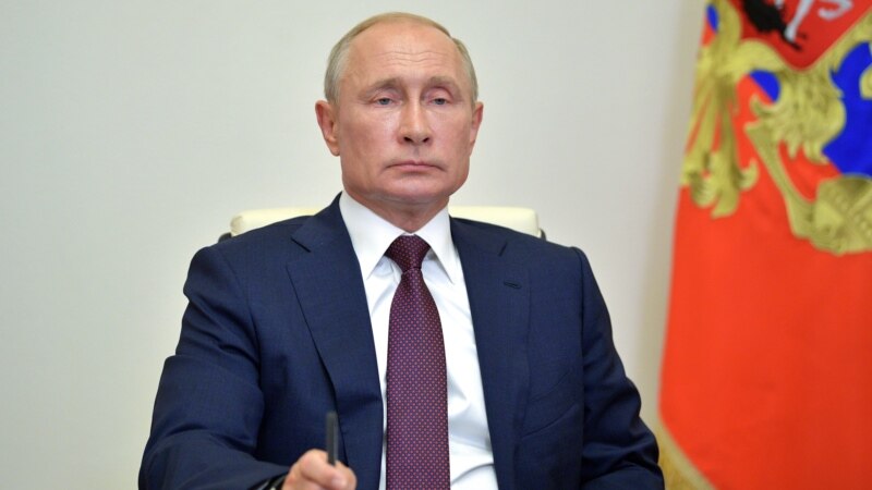 Putin nënshkruan dekretin për ndryshimet kushtetuese