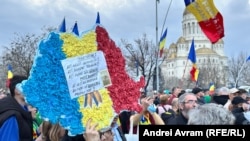 Anularea alegerilor din noiembrie/decembrie 2024, un eveniment fără precedent, a creat consternare, iar nemulțumirea unei bune părți a societății s-a văzut în protestele de stradă care au urmat. Frustrarea este însă una de lungă durată, spun experții.