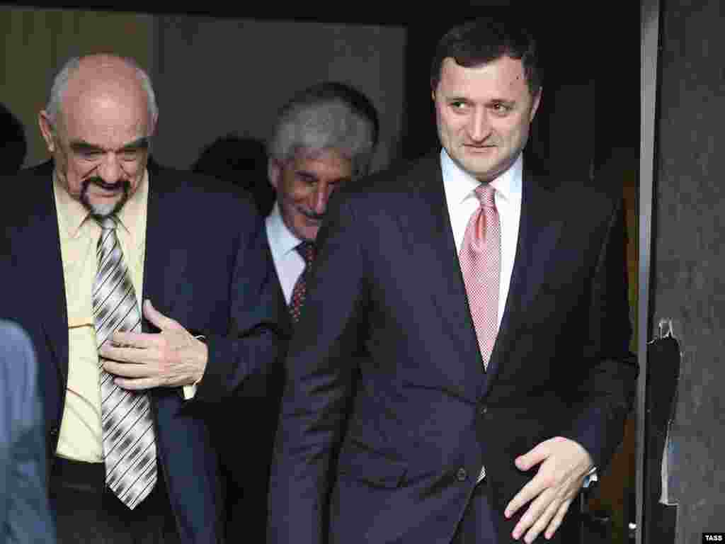 Zambete pentru presa dupa intalnire