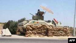 Єгипетські солдати на позиції неподалік кордону з Ізраїлем і смугою Газа, 6 серпня 2012 року
